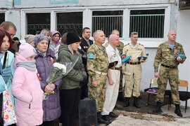 В школе Кировского района открыли памятную доску герою специальной военной операции #12