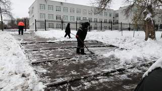 В Кировском районе борются с последствиями снегопада #8