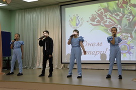 В школе №72 в Кировском районе состоялся праздничный концерт, посвящённый Дню матери «О, как прекрасно – это слово мама» #11