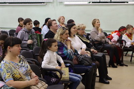 В школе №72 в Кировском районе состоялся праздничный концерт, посвящённый Дню матери «О, как прекрасно – это слово мама» #12