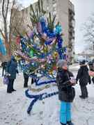 В Кировском районе на Школьной аллее для жителей 14-го микрорайона прошло праздничное мероприятие «Забавы Деда Мороза» #3