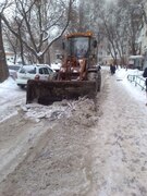 С раннего утра в Кировском районе проводятся работы по очистке территории от снега #6