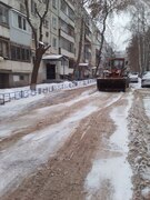 С раннего утра в Кировском районе проводятся работы по очистке территории от снега #8