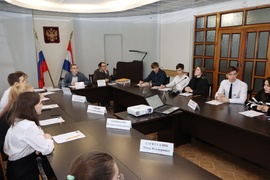  В рамках 7 заседания Общественного молодежного парламента Кировского района по повестке дня рассмотрен ряд вопросов. #2