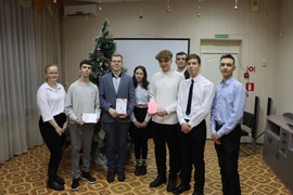 Сегодня Молодежный парламент Кировского района принял участие в благотворительных акциях Елка желаний и Коробка новогоднего счастья. #3