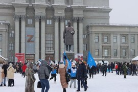 В преддверии 23 февраля жители Кировского района принимают участие в митинг-концерте «Слава защитникам Отечества» на площади Куйбышева #4