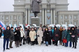 В преддверии 23 февраля жители Кировского района принимают участие в митинг-концерте «Слава защитникам Отечества» на площади Куйбышева #2