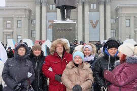 В преддверии 23 февраля жители Кировского района принимают участие в митинг-концерте «Слава защитникам Отечества» на площади Куйбышева #1