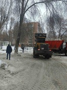 Зимняя погода не сдает позиций: в Самаре не прекращаются превентивная противогололедная обработка и уборка снега  #7