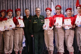 В центре детского творчества "Металлург" наградили юнармейцев - участников Парада Памяти, который прошёл в Самарской области в ноябре прошлого года #1