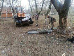  Погодные условия позволили досрочно приступить к месячнику по благоустройству, озеленению и улучшению внешнего облика Кировского района #3