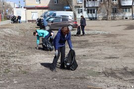 С заботой о любимом городе: в Кировском районе прошел первый санитарный средник в рамках месячника по благоустройству. #4