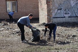 С заботой о любимом городе: в Кировском районе прошел первый санитарный средник в рамках месячника по благоустройству. #1