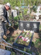 В преддверии празднования Дня Победы волонтеры Кировского района продолжают благоустройство памятников и воинских захоронений участников Великой Отечественной войны. #2