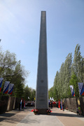 В Самаре прошла торжественная церемония возложения цветов к мемориальному комплексу «Город трудовой доблести» #10