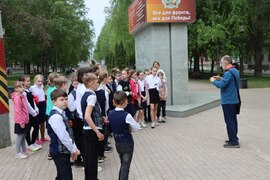 Для школьников Кировского района организовали экскурсию по Аллее Юных Пионеров #3