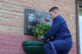 В преддверии Дня Победы в Кировском районе продолжаются работы по благоустройству мест захоронений и мемориальных досок героев Великой Отечественной войны #5