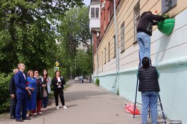 В преддверии Дня Победы в Кировском районе продолжаются работы по благоустройству мест захоронений и мемориальных досок героев Великой Отечественной войны #1