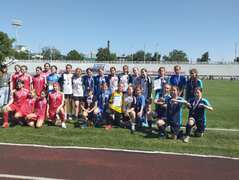 Команда девочек Кировского района (младшая и старшая возрастные группы) заняли третье место в областных соревнованиях по футболу "Кожаный мяч"! #1