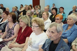 Глава Кировского района Игорь Рудаков провёл отчётную встречу со старшими по домам, ТОСами, жителями. Там был представлен отчёт о работе за последние два года. #7