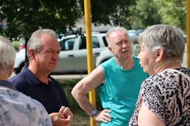 В Кировском районе продолжается благоустройство прилегающей территории вокруг второго корпуса детского сада № 120 #8