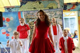 В День государственного флага России в сквере «Дубовый колок» состоялся праздник с мастер-классами, играми и викториной #8