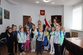 В Кировском районе поздравили первоклассников, отцы, которых сейчас в зоне специальной военной операции #1