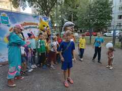 В Кировском районе прошло праздничное мероприятие, посвященное Дню города под названием "День соседа". Оно оставило много положительных впечатлений у детей и взрослых #3