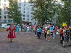 В Кировском районе прошло праздничное мероприятие, посвященное Дню города под названием "День соседа". Оно оставило много положительных впечатлений у детей и взрослых #7