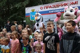 В Кировском районе в обновлённом дворе по адресу: Металлистов, 72А состоялся дворовый праздник, приуроченный ко Дню города #5