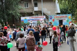 В Кировском районе в обновлённом дворе по адресу: Металлистов, 72А состоялся дворовый праздник, приуроченный ко Дню города #6