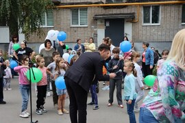 В Кировском районе в обновлённом дворе по адресу: Металлистов, 72А состоялся дворовый праздник, приуроченный ко Дню города #8