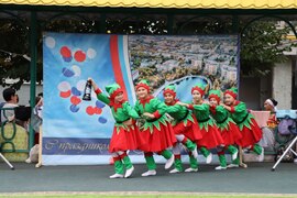 По адресу: Советская 10 творческие коллективы района устроили праздник для детей и взрослых #3