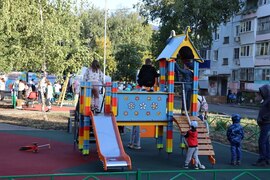 Очередной обновлённый двор открыли в Кировском районе праздником. Мероприятие приурочено к Дню города #7