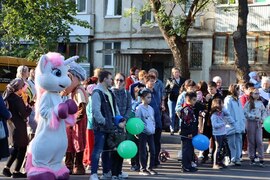 Очередной обновлённый двор открыли в Кировском районе праздником. Мероприятие приурочено к Дню города #4