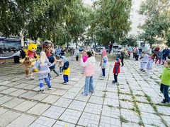 Доброй​ традицией в нашем районе стало​ проведение Дня соседа - это еще один повод, чтобы встретиться с соседями, порадоваться #3