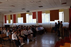 Школьники 77 школы встретились с участником специальной военной операции, который вернулся из зоны боевых действий в связи с отпуском #1
