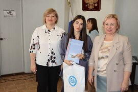 В Кировском районе поздравили молодых специалистов с Днём Учителя #11