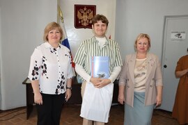 В Кировском районе поздравили молодых специалистов с Днём Учителя #10
