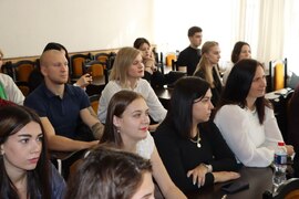 В Кировском районе поздравили молодых специалистов с Днём Учителя #1
