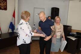 В Кировском районе поздравили молодых специалистов с Днём Учителя #3