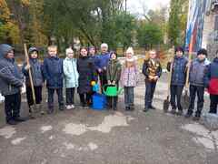 В Кировском районе в честь выдающихся педагогов-наставников посадили яблони в школьных дворах #1