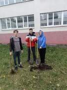 В Кировском районе в честь выдающихся педагогов-наставников посадили яблони в школьных дворах #22