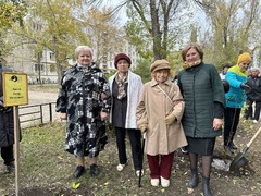 В Кировском районе в честь выдающихся педагогов-наставников посадили яблони в школьных дворах #33