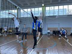 В Кировском районе прошли соревнования школьных спортивных лиг по волейболу среди обучающихся образовательных учреждений из числа мальчиков #2