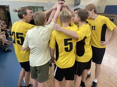 В Кировском районе прошли соревнования школьных спортивных лиг по волейболу среди обучающихся образовательных учреждений из числа мальчиков #3