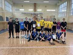 В Кировском районе прошли соревнования школьных спортивных лиг по волейболу среди обучающихся образовательных учреждений из числа мальчиков #4