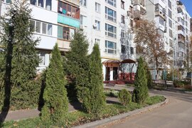 Обновлённая дворовая территория в Кировском районе радует жителей этой золотой осенью. #5