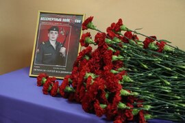 В школе № 168 в Кировском районе открыли мемориальную доску, посвящённую выпускнику Петросову Сергею Владимировичу #1