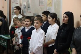 В школе № 168 в Кировском районе открыли мемориальную доску, посвящённую выпускнику Петросову Сергею Владимировичу #3